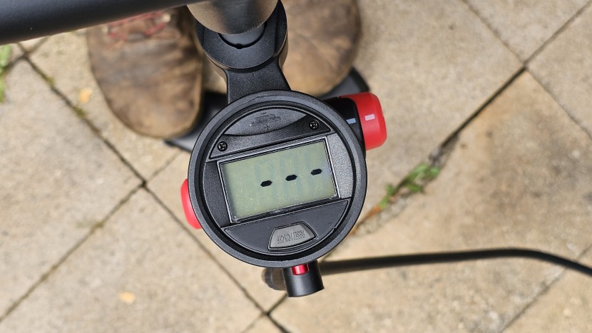 bontrager tlr flash charger - when it's charged and ready, three hashes are displayed on the...