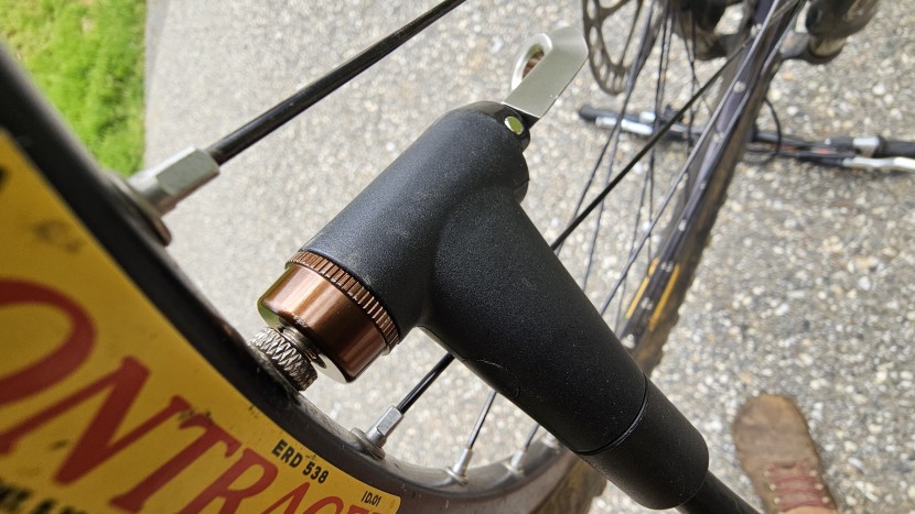 certain universal valve heads, like on the blackburn chamber...