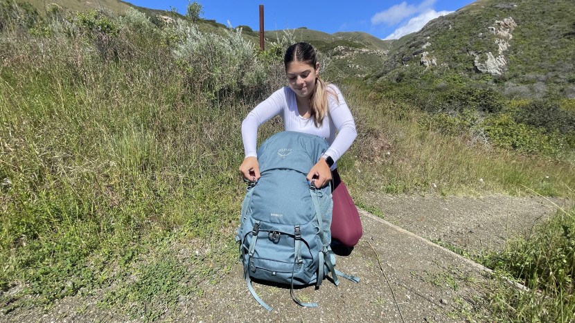 osprey renn 65 - the width of the renn helps distribute weight across the hips...