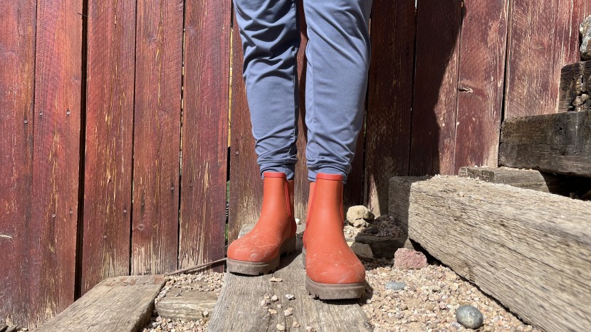 bogs holly chelsea - perfect for working in the yard, walking the pups, or commuting...