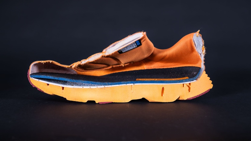 hoka bondi 8 - the rocker is visible in this cutaway.