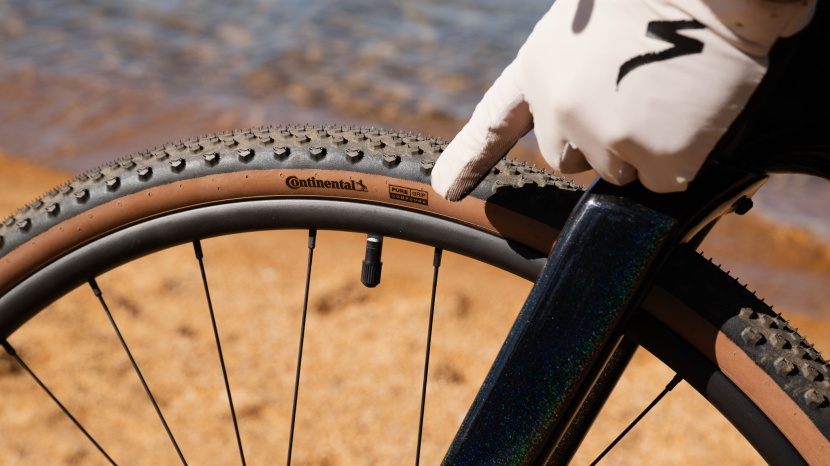 ride1up cf racer1 - the schrader valves seem like an odd choice and make for large holes...