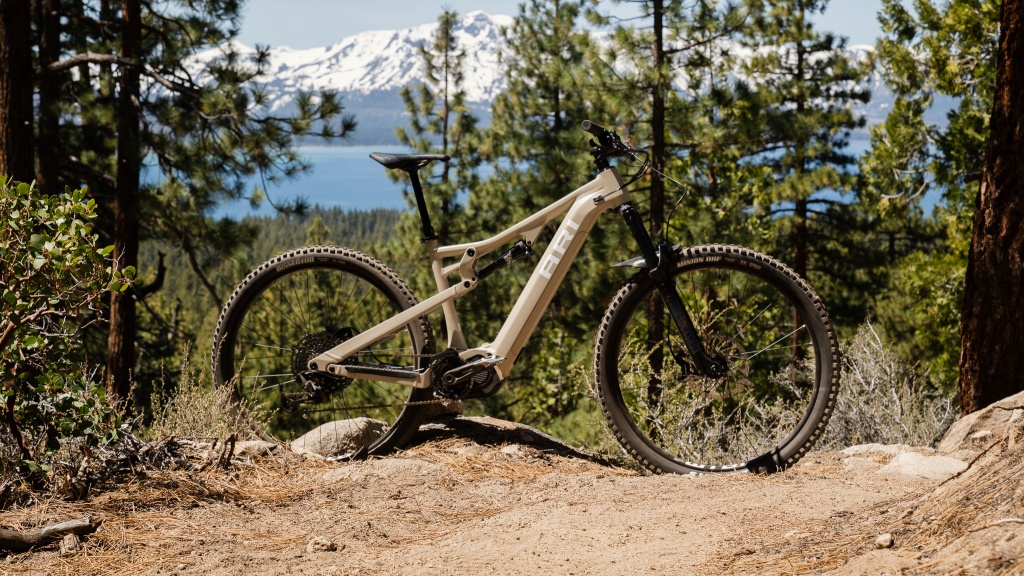 ari wire peak 2.0 comp - the shaped tubing gives the ari a modern, sculpted look.