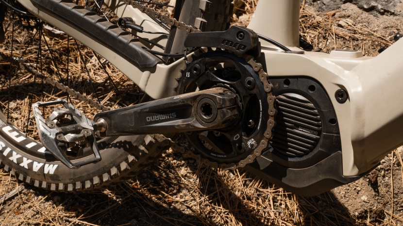 ari wire peak 2.0 comp - short crank arms stay off the ground and an mrp chain guide keeps...