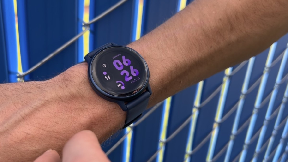 Garmin Vivoactive 5 Review (The Vivoactive 5 is great for someone that wants a solid watch but doesn't need the athletic look of other Garmin...)