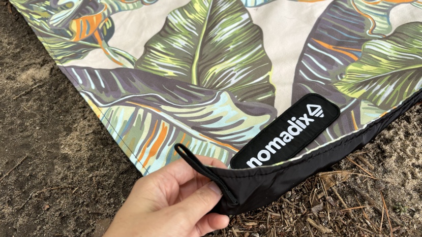 the nomadix festival has utility hoops on each corner that come in...