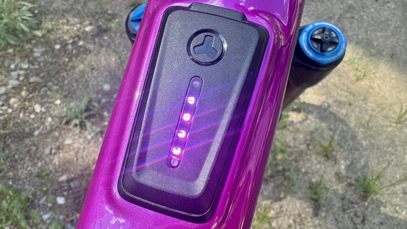 santa cruz heckler sl r - the led lights in the led hub are very bright, even in daytime...