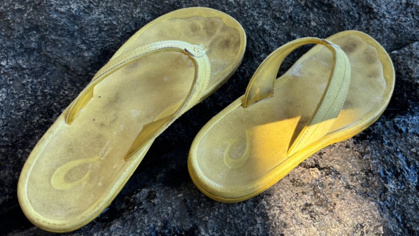 flip flops - the olukai ohana win best arch support with one of the most...