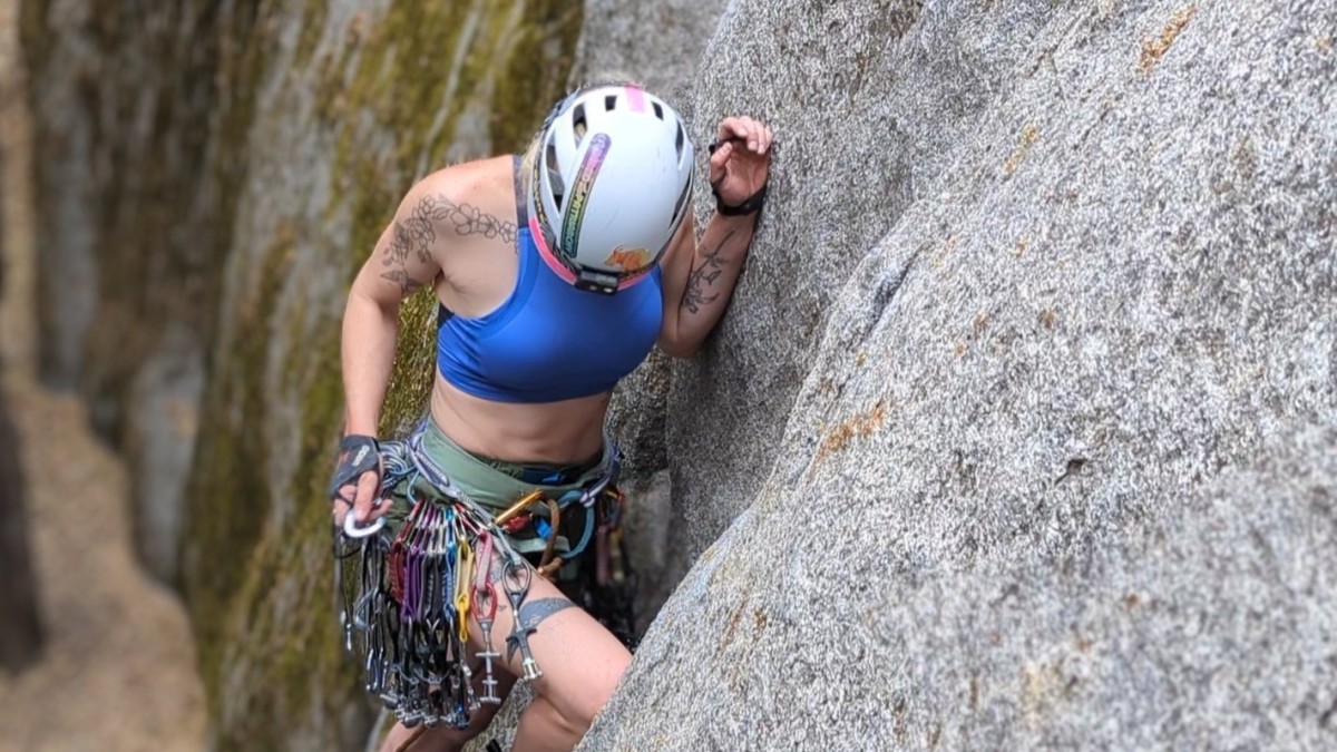 On Performance Review (Sculpted built-in pads keep each breast in place but are lightweight enough so you can stay cool and in the zone.)