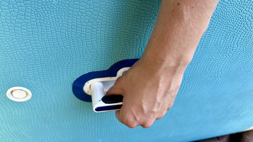 isle cruiser 2 - the pop-out handle on the cruiser 2 makes it incredibly easy to carry.