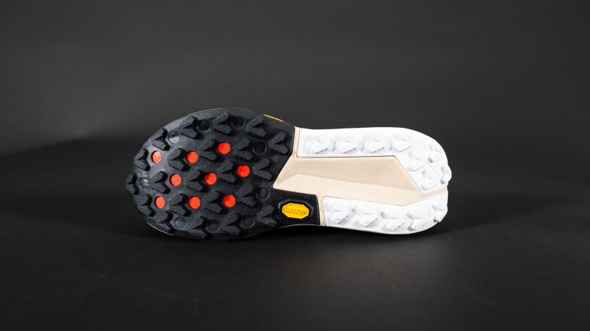 nike zegama 2 - womens - the 4 mm deep, chevron-shaped lugs across this vibram outsole make...