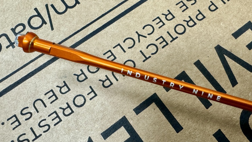 industry nine solix m tr300/290 - industry nine's direct pull spokes have a square end for building...