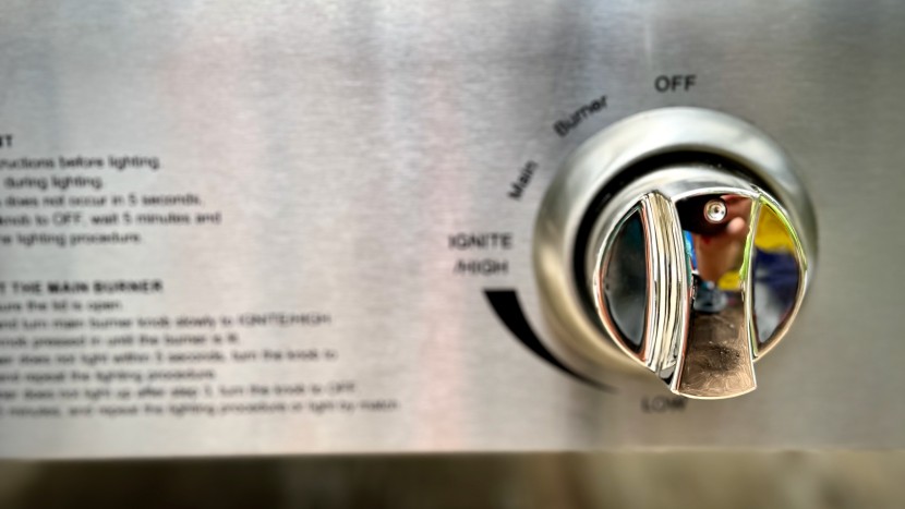 cuisinart cgg-306 chef's style portable - two independent burners that feature a low to high setting help...