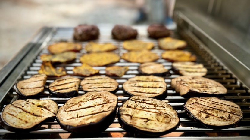 both stand alone and table top grills can offer ample square footage...