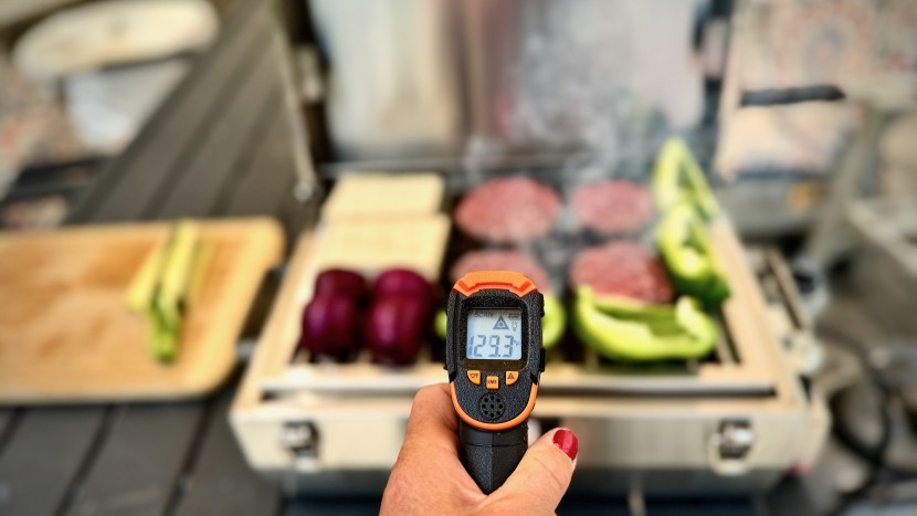 while this grill runs piping hot and grills red meat in a matter of...