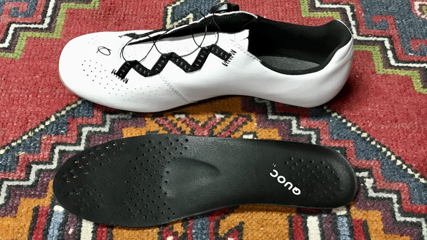 quoc escape road - the insole of the escape road includes a button to help spread your...