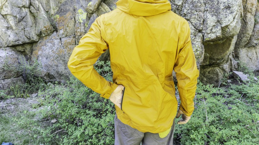 patagonia dirt roamer - while we appreciated the rear hip pocket for biking, it's hard to...