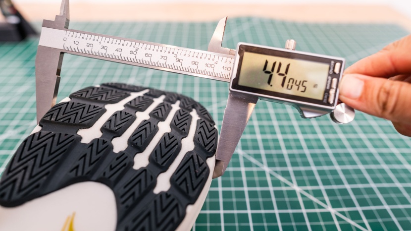 altra vanish tempo - the cutouts in the outsole aid in directional movement.