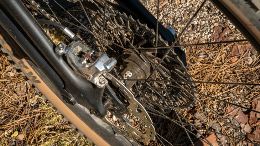 this is a 319-gram rear hub with 2.25-degree engagement.