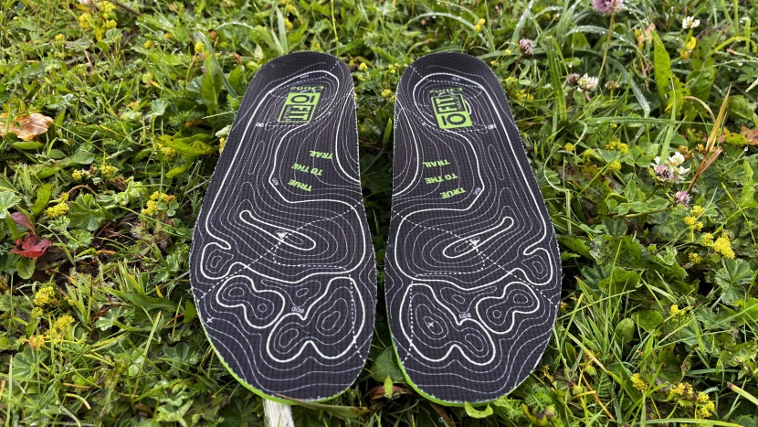 insoles - the oboz o fit insole plus ii sits right in the middle of the...