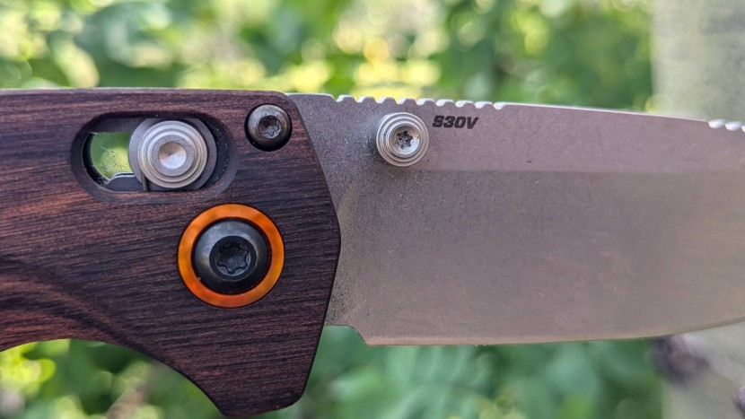benchmade 15032 north fork - the north fork showing off it's steel alloy stamp, and orange...