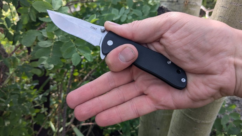 pocket knife - the drifter is definitely compact, but the extra-large finger guard...