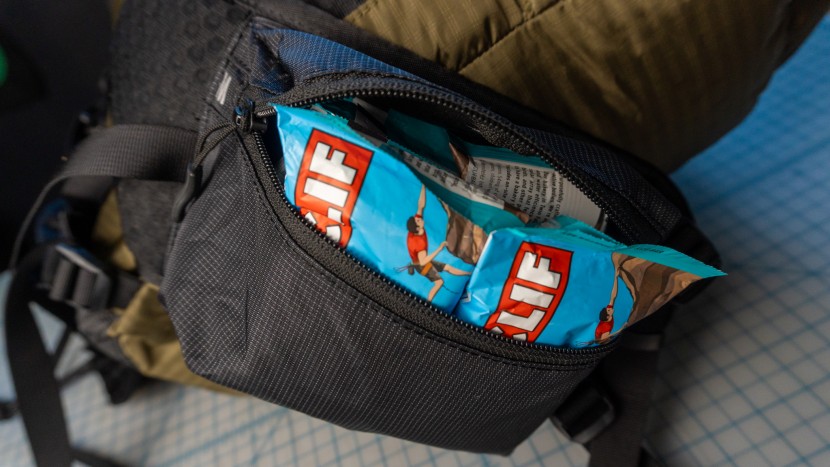 six moon designs swift v - we were able to fit a record eight clif bars into each hip belt...