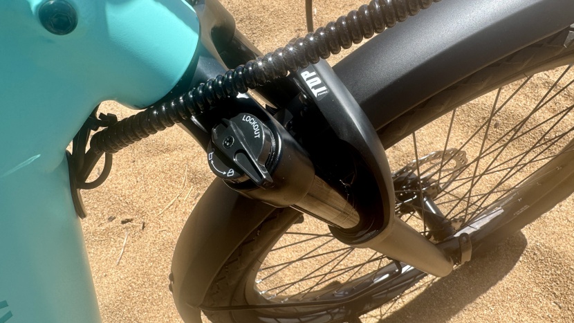 the discover 1 uses an 80mm suspension fork with a lock-out feature.