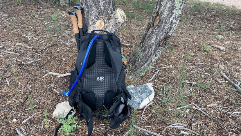 decathlon quechua mh100 for women - the air cooling system of this bag kept us from sweating through...