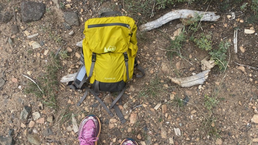 rei co-op flash 22l for women - the flash can be fully loaded up for a long day on the trail or...
