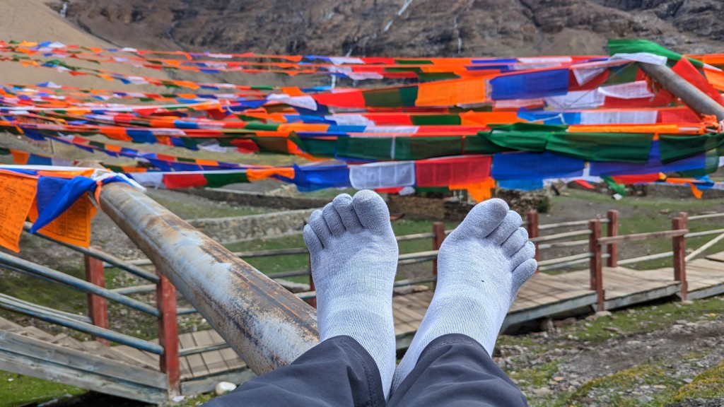 injinji liner crew - taking a break somewhere in the high mountains of the tibetan plateau.