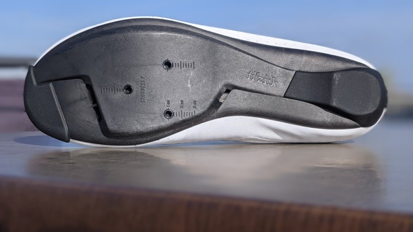 cycling shoes - the oversized toe cap incorporated into the toe of the overcurve r4...