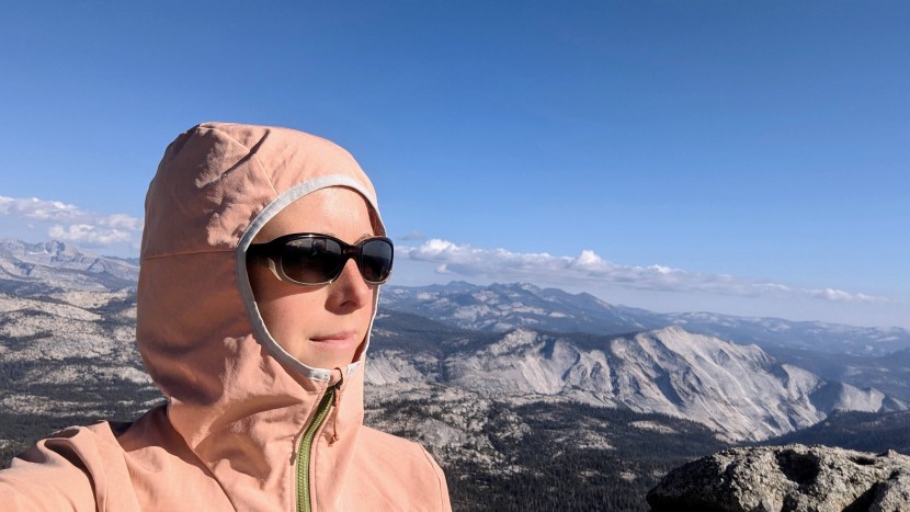 patagonia r1 crossstrata hoody for women - the stretchy, soft hood offers welcome comfort and warmth on high...