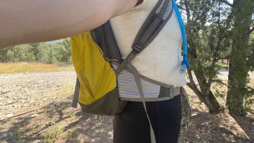 rei co-op flash 22l for women - the flash's hip belt provides a bit more support than just webbing.