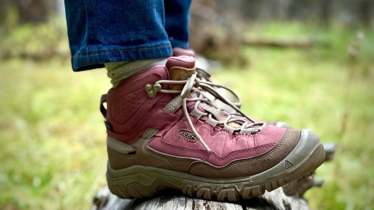 Keen Targhee IV Mid - Women's Review (Our lead tester has a narrow foot with high arches and found it helpful to wear thicker socks in designs that cater to...)