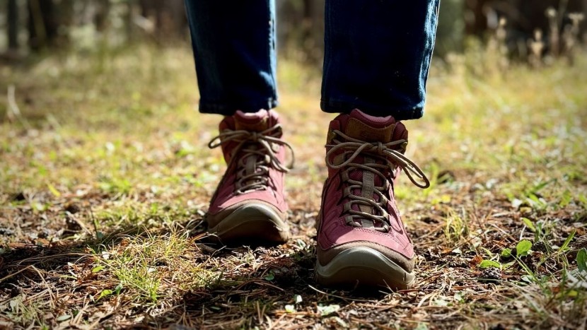 hiking boots womens - which fit is best for you? do you have a wide foot or a narrow foot...