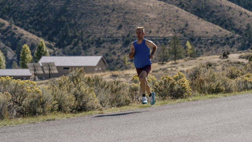 new balance fuelcell supercomp elite v4 - the shoe feels great at marathon effort but struggles to go much...