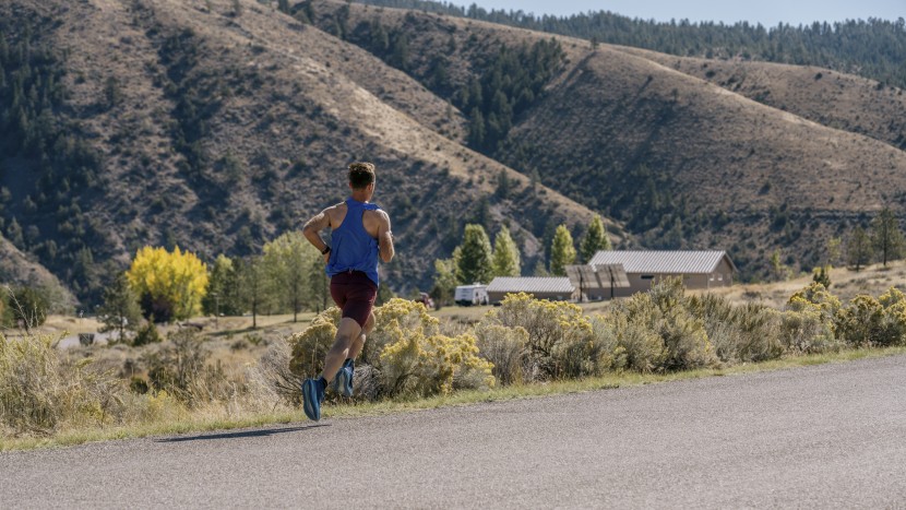 mizuno neo vista - pavement runners should have no traction concerns with this shoe.
