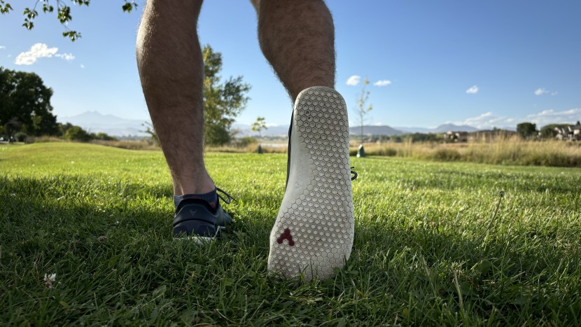vivobarefoot primus lite iii - the vivobarefoot primus lite iii doesn't have much of a lug pattern...