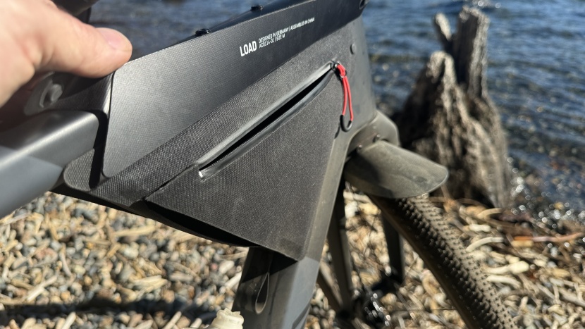 canyon grail cf sl 7 axs - the load fidlock bag is incredibly convenient; the magnetic closure...