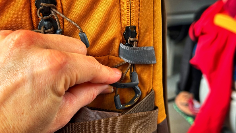 reflective loops can be used on either side of the laptop...