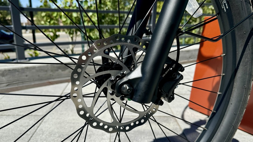 180mm rotors and dual piston hydraulic calipers handle the stopping...