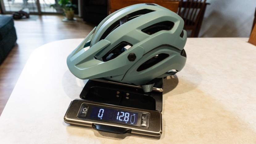 giro manifest spherical - we were thoroughly impressed with the weight of the manifest at 12.8...