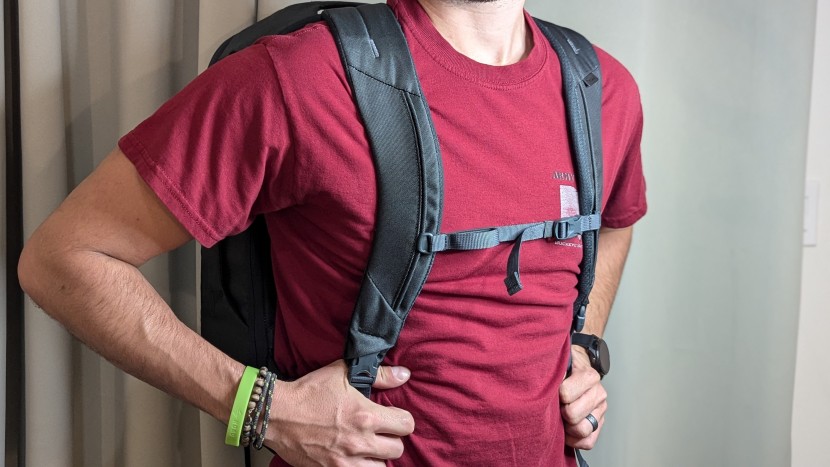 thule subterra 2 convertible - the backpack straps were comfortable and the sternum strap holds...