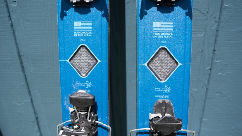 dps pagoda tour cfl 105 - a window gives a glimpse of the carbon construction of the cfl 105.