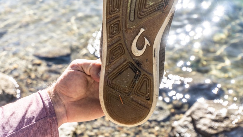 olukai moku pae - the rubber offered decent friction while the actual sole grooves...