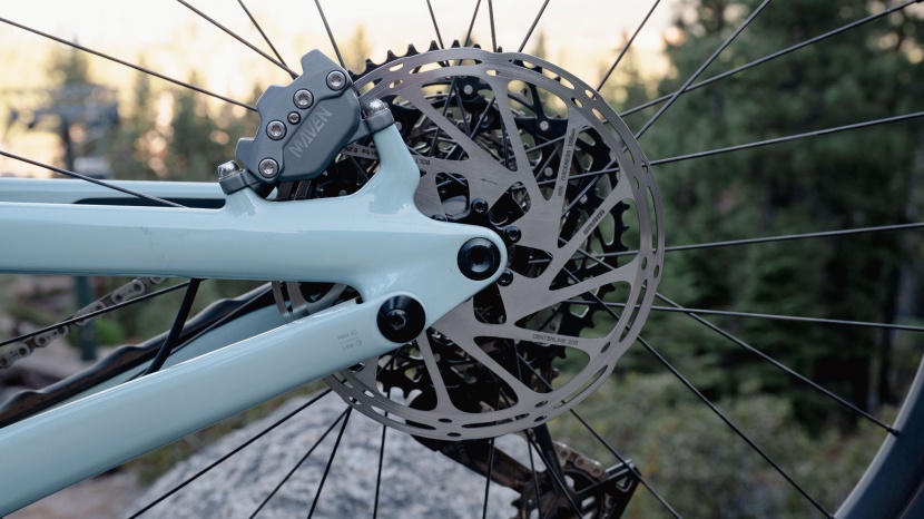 specialized stumpjumper 15 comp - time to gripe. sram's strongest brake paired to a 200mm rear rotor...