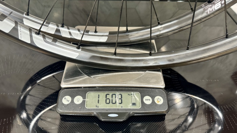 enve m6 wheelset - respectably lightweight, you feel the lack of grams when you mash...