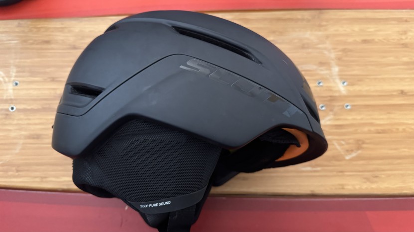 scott symbol 2 plus d mips - these are the best earpads we have encountered in any helmet.