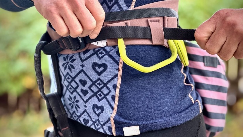 merino.tech 250 crew for women - though less of a trim and snug fit, the merino.tech crew easily...